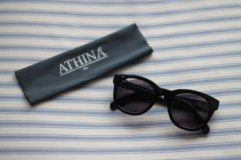 Must have: sunglasses / Athinà LUX