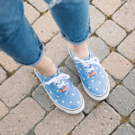 Coca cola shoes - look primavera - outfit primavera - Tatiana Biggi - blogger Genova - mom jeans - jeans a vita alta outfit