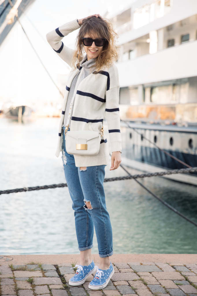 Coca cola shoes - look primavera - outfit primavera - Tatiana Biggi - blogger Genova - mom jeans - jeans a vita alta outfit