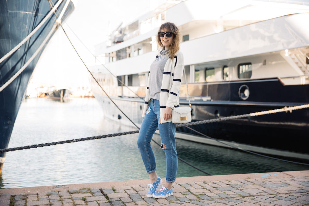 Coca cola shoes - look primavera - outfit primavera - Tatiana Biggi - blogger Genova - mom jeans - jeans a vita alta outfit
