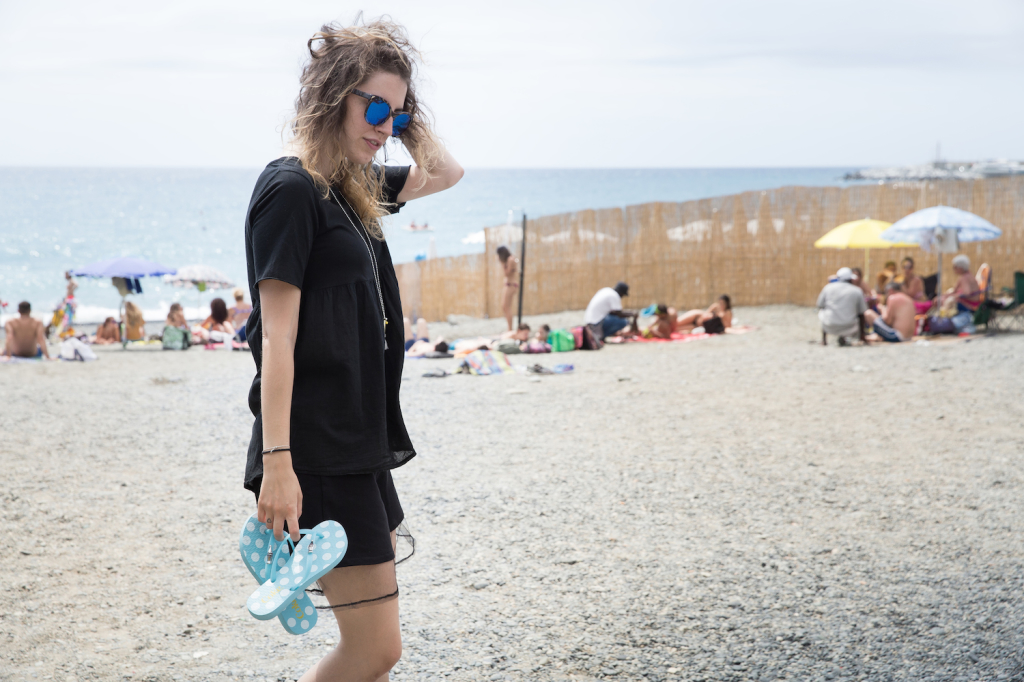 Coca Cola shoes - outfit estate - Summer mood -  Tatiana Biggi - blogger - outfit total black in estate