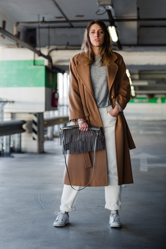 outfit dicembre - Tatiana Biggi blogger - Tatiana Biggi blogger Italia - come vestirsi in inverno - outfit inverno - dicembre come vestirsi - outfit cappotto cammello - outfit pantaloni bianchi - outfit Stan Smith - 