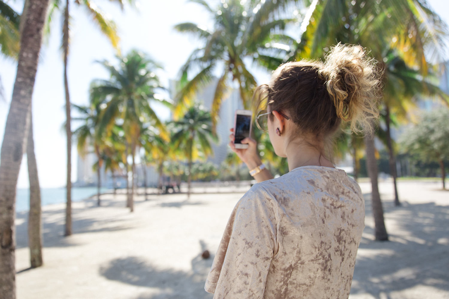 Downtown MIami in November - Tatiana Biggi blogger Tati loves pearls wearing an Asos dress