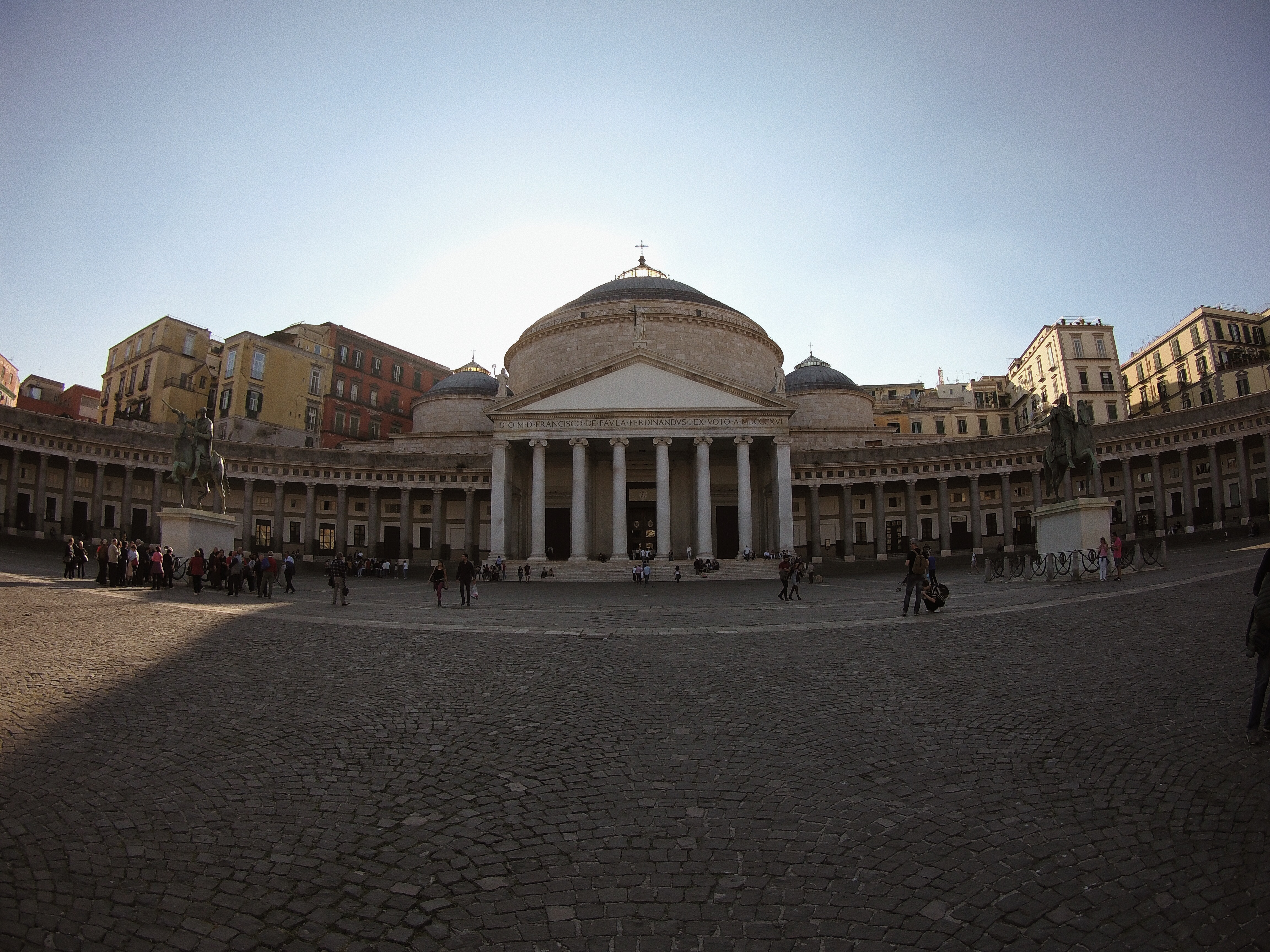 Piazza del plebiscito, Napoli - weekend a Napoli